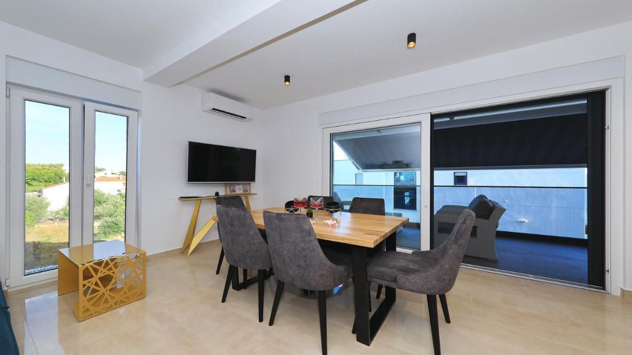 Adastra Apartments Maslenica Exterior photo