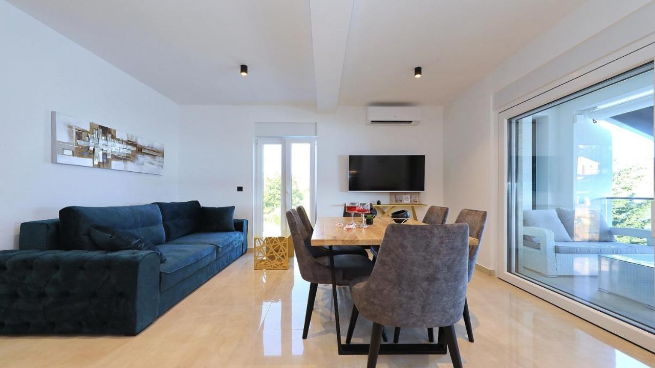 Adastra Apartments Maslenica Exterior photo