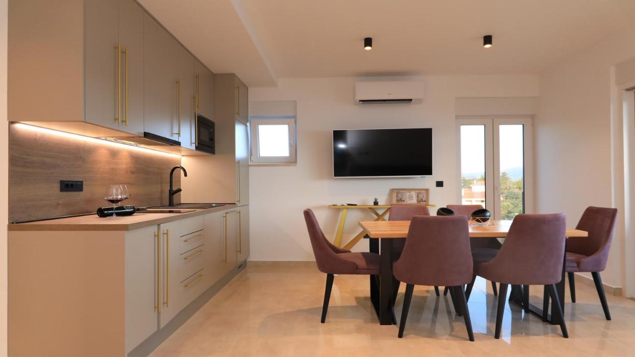 Adastra Apartments Maslenica Exterior photo