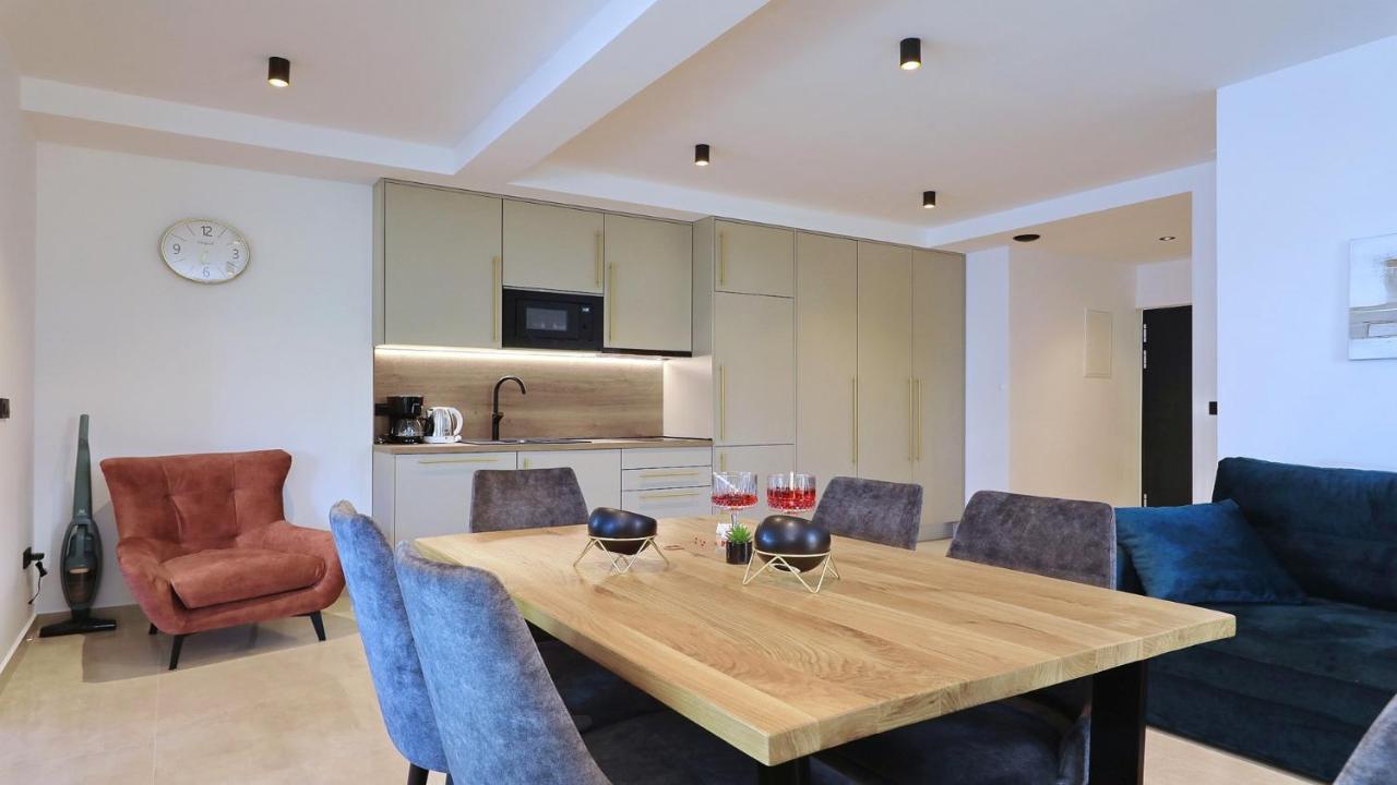 Adastra Apartments Maslenica Exterior photo